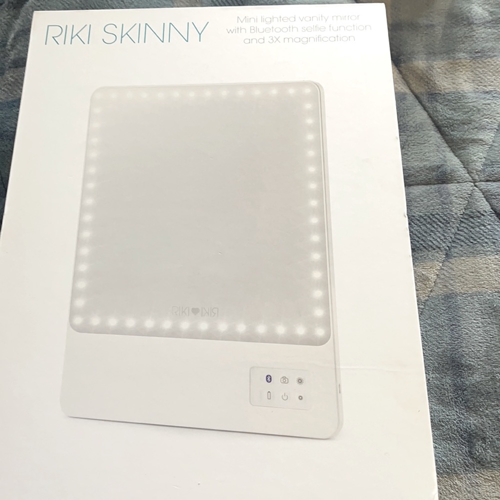 Mini lighted vanity mirror